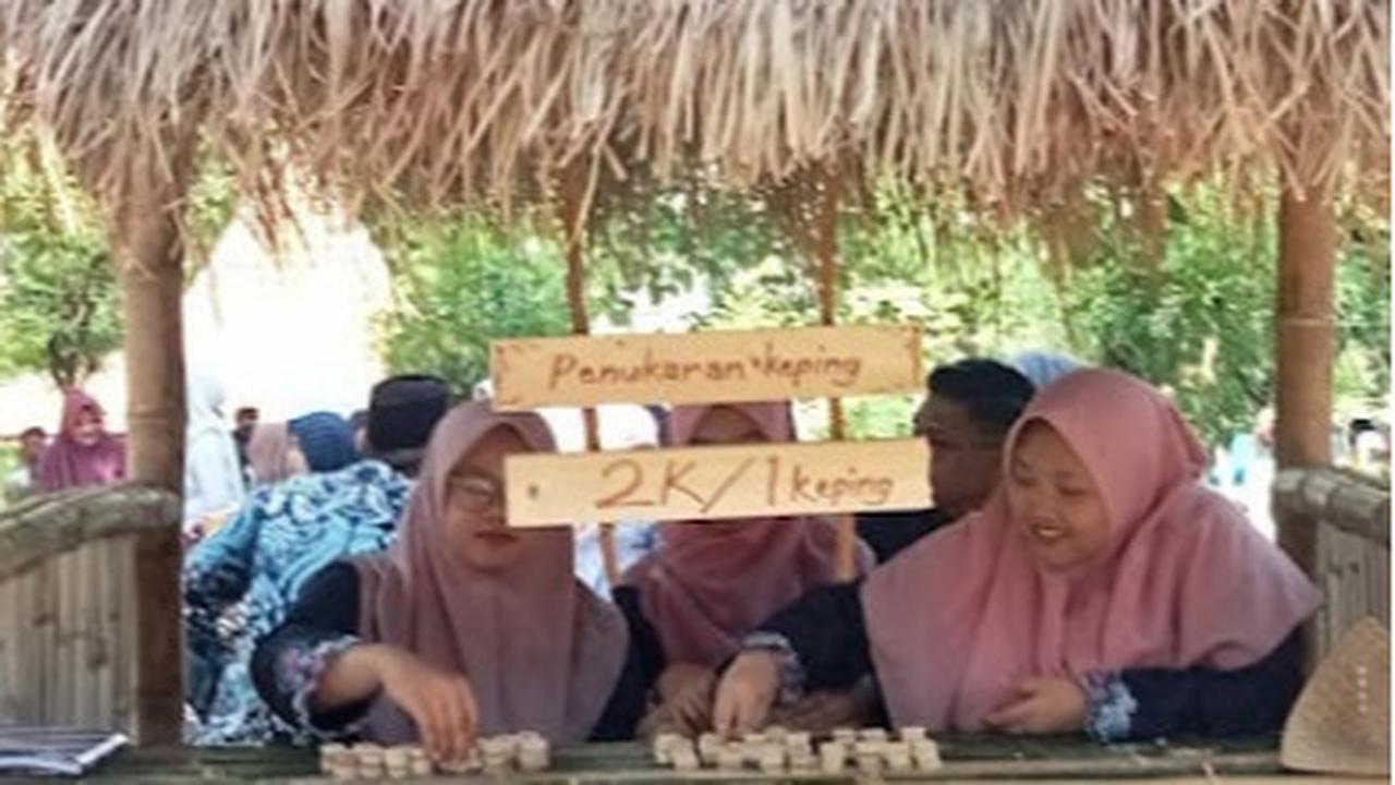 Mengunjungi Pasar Kuno di Lamongan, Suguhkan Suasana Belanja Tempo Dulu Bayarnya Pakai Koin Kayu