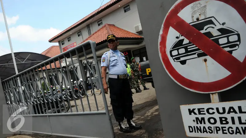 20160727-17 Mobil Taktis Polisi Dikirim ke Nusakambangan-Jateng- Helmi Afandi