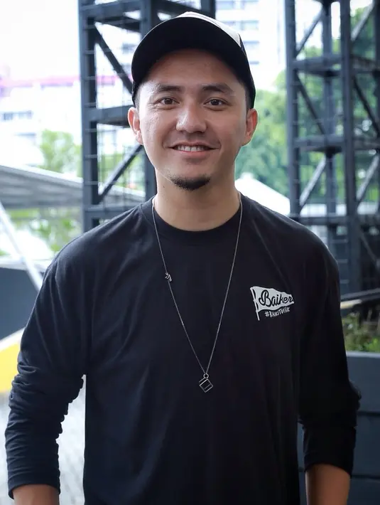 Mengingat memiliki seorang anak, Btari Embun Anandayu, Dian Ayu tidak jadi ikut bersama delapan selebriti lainnya. Istri akan menyusul setelah sampai di Yogyakarta. (Galih W. Satria/Bintang.com)