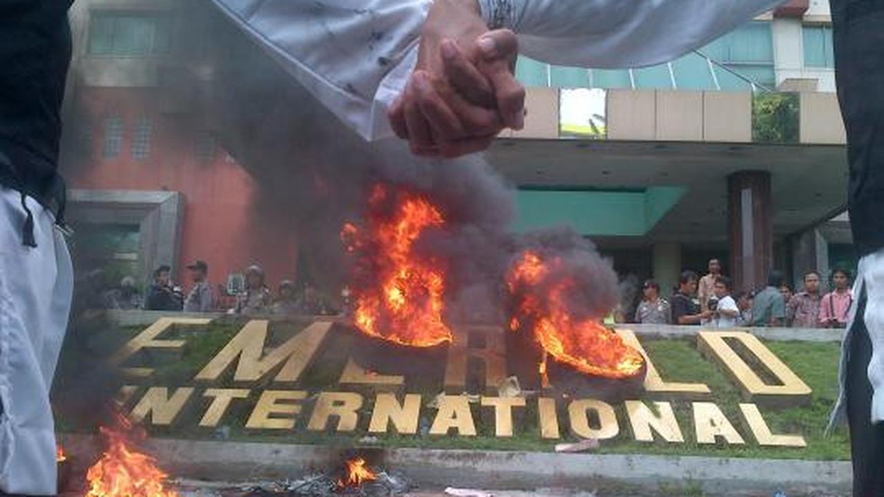 Ratusan ormas Islam bentrok dengan Polisi