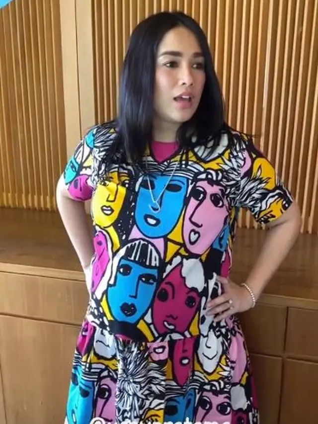 Jelang Lahiran, Ini 7 Potret Baby Shower Kedua Ussy Sulistiawaty Bareng Sahabat