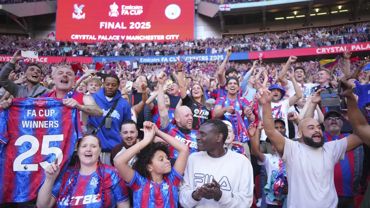 Foto: Akhir Penantian Panjang Crystal Palace, Sabet Piala FA setelah Lalui Tiga Final