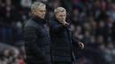 Manajer Sunderland, David Moyes, beradu taktik dengan manajer Manchester United, Jose Mourinho. Kehadirannya untuk pertama kali di Old Trafford pasca pemecatan berakhir dengan kekalahan skuatnya 0-3 dari pasukan Setan Merah. (Reuters/Lee Smith)