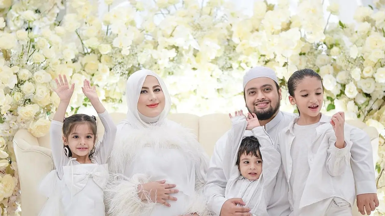 Tasyi Athasyia Gelar Gender Reveal Calon Anak Keempat, Warganet Pertanyakan Ketidakhadiran Tasya Farasya dan sang Ibunda