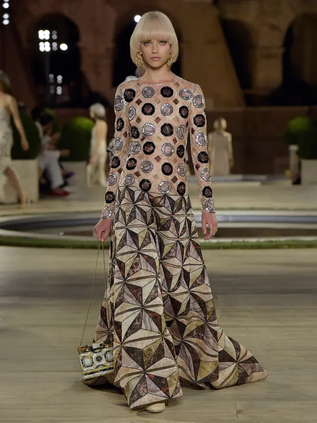 Roma Menjadi Tema Utama dari Koleksi Fendi Couture 2019-2020