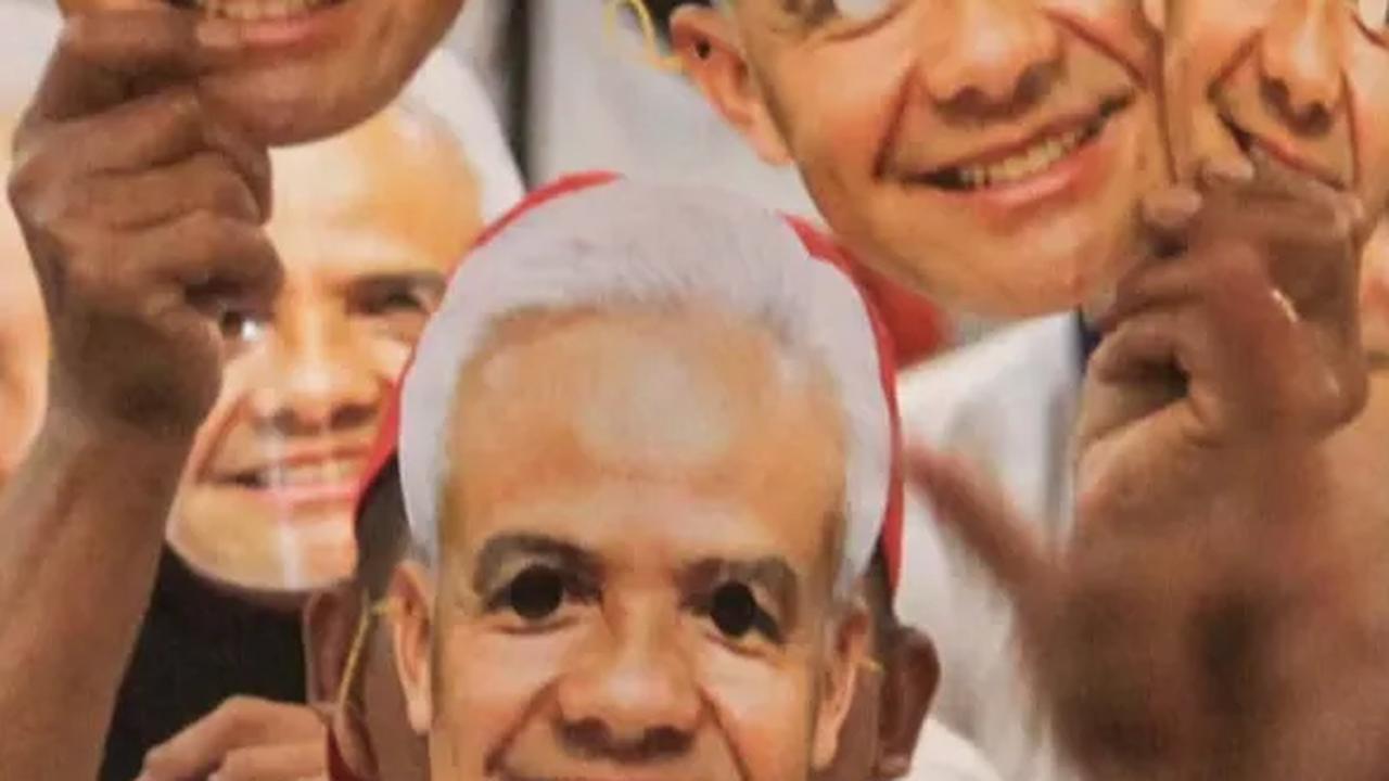 FOTO: Aksi TKI di Kuala Lumpur Salam Metal Dukung Pemenangan Ganjar Pranowo di Pilpres 2024