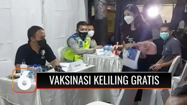 Memasuki hari ketiga Pemberlakuan Pembatasan Kegiatan Masyarakat yang diperketat, Polda Metro Jaya menggelar vaksinasi keliling di ruas jalan yang ditutup di Jalan Sabang, Jakarta Pusat, mulai pukul 9 malam.