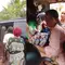 Momen Haru Warga Bantu Persalinan Ibu Hamil di Mobil karena Jalan Rusak