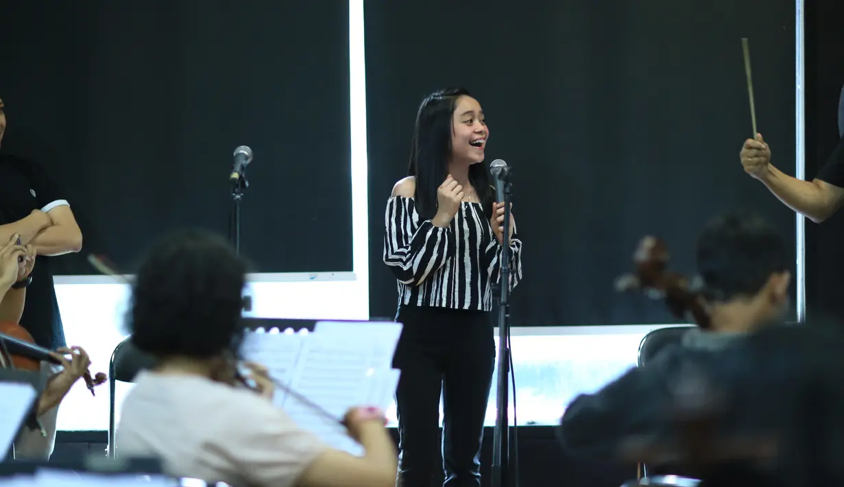 Malam Puncak Konser Raya 22 Tahun Indosiar, akan digelar pada Rabu 11 Januari 2017, Pukul 19:00 WIB. Acara akan disiarkan secara langsung dari JCC Senayan, Jakarta. (Adrian Putra/Bintang.com)