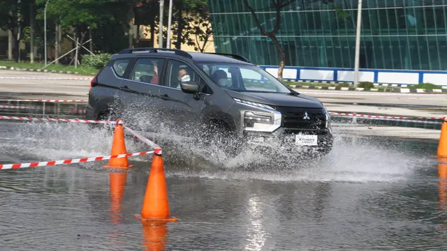 Test Drive New Mitsubishi Xpander Cross