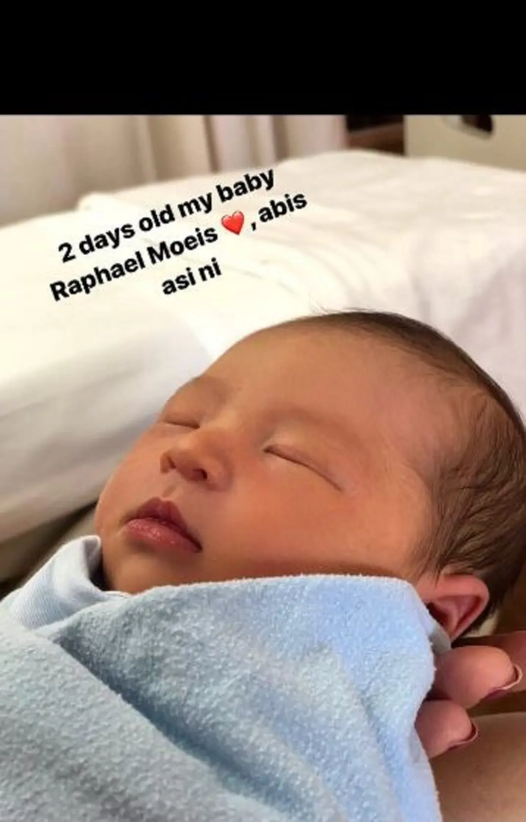 Sandra Dewi mengunggah foto anaknya, Raphael Moeis, lewat Instagram Stories-nya, Selasa (2/1/2018).