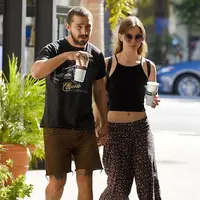 Shia LaBeouf dan Mia Goth (via dailymail.co.uk)