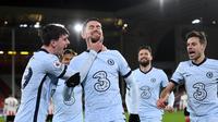Para pemain Chelsea merayakan gol yang dicetak Jorginho dalam laga kontra Sheffield United pada pekan ke-23 Premier League, Senin (8/2/2021) dini hari WIB. Chelsea menang 2-1 dalam pertandingan ini. (OLI SCARFF / POOL / AFP)
