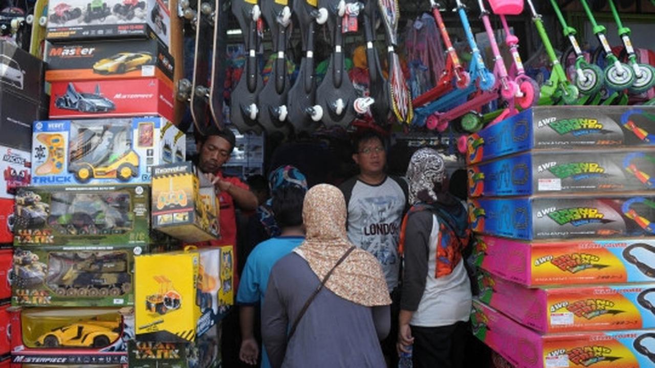 Berkah Lebaran, omzet pedagang mainan di Pasar Gembrong meningkat