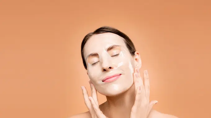 Jangan Dibuang, Ternyata Air Cucian Beras Bermanfaat bagi Kesehatan Kulit dan Bisa Digunakan untuk Cuci Muka