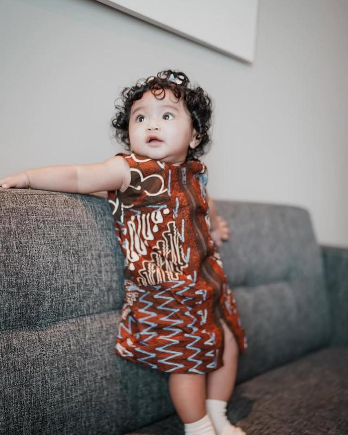 5 Model Baju Adat Jawa di Pemotretan Keluarga Siti Badriah, Elegan dan Serasi
