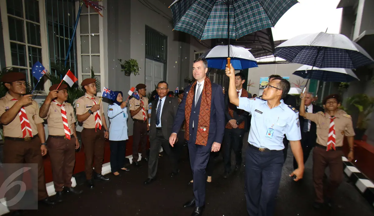  Menteri Kehakiman Australia Michael Keenan tiba di Lapas Cipinang, Jakarta, Rabu (1/2). Kunjungan untuk Investasi yang diberikan pemerintah Australia untuk modernisasi sistem lapas dan meningkatkan kondisi para tahanan. (Liputan6.com/Helmi Afandi)