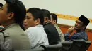 Cawagub DKI Jakarta, Djarot Saiful Hidayat saat sidang kasus pengadangan kampanyenya dengan terdakwa Naman Sanip di PN Jakarta Barat, Jumat (16/12). Sidang mengagendakan pemeriksaan saksi dan barang bukti terkait perkara. (Liputan6.com/Gempur M Surya)