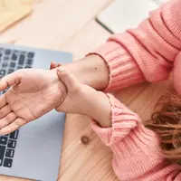 De Quervain Syndrome adalah peradangan pada tendon di sisi ibu jari pergelangan tangan. [Dok/freepik.com]