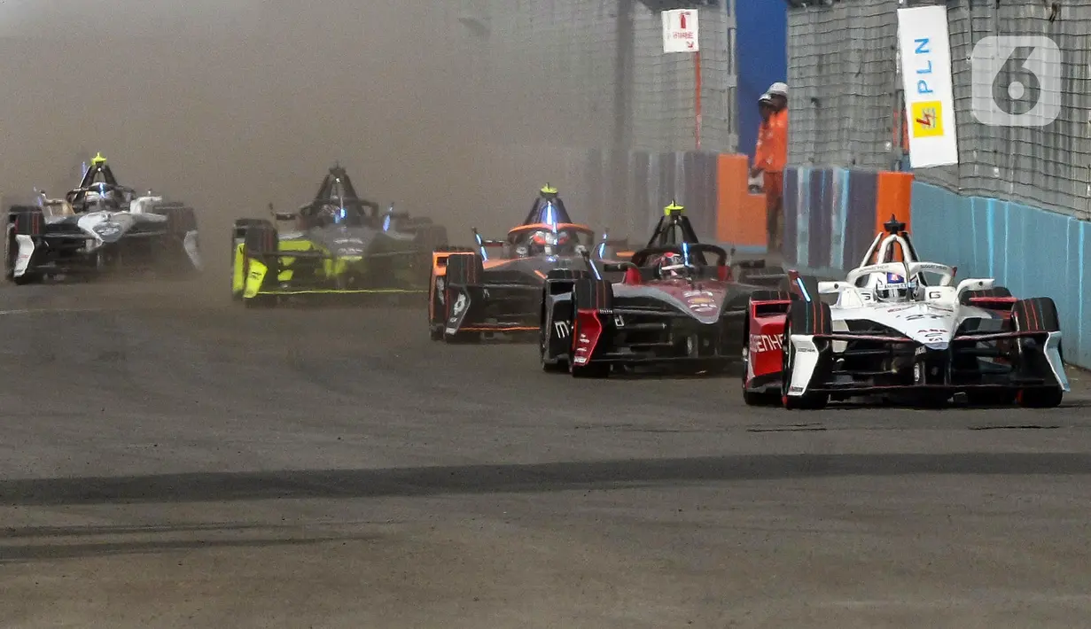 Ini menjadi kemenangan perdana sejak debutnya di Formula E pada 2021 silam. (Liputan6.com/Herman Zakharia)