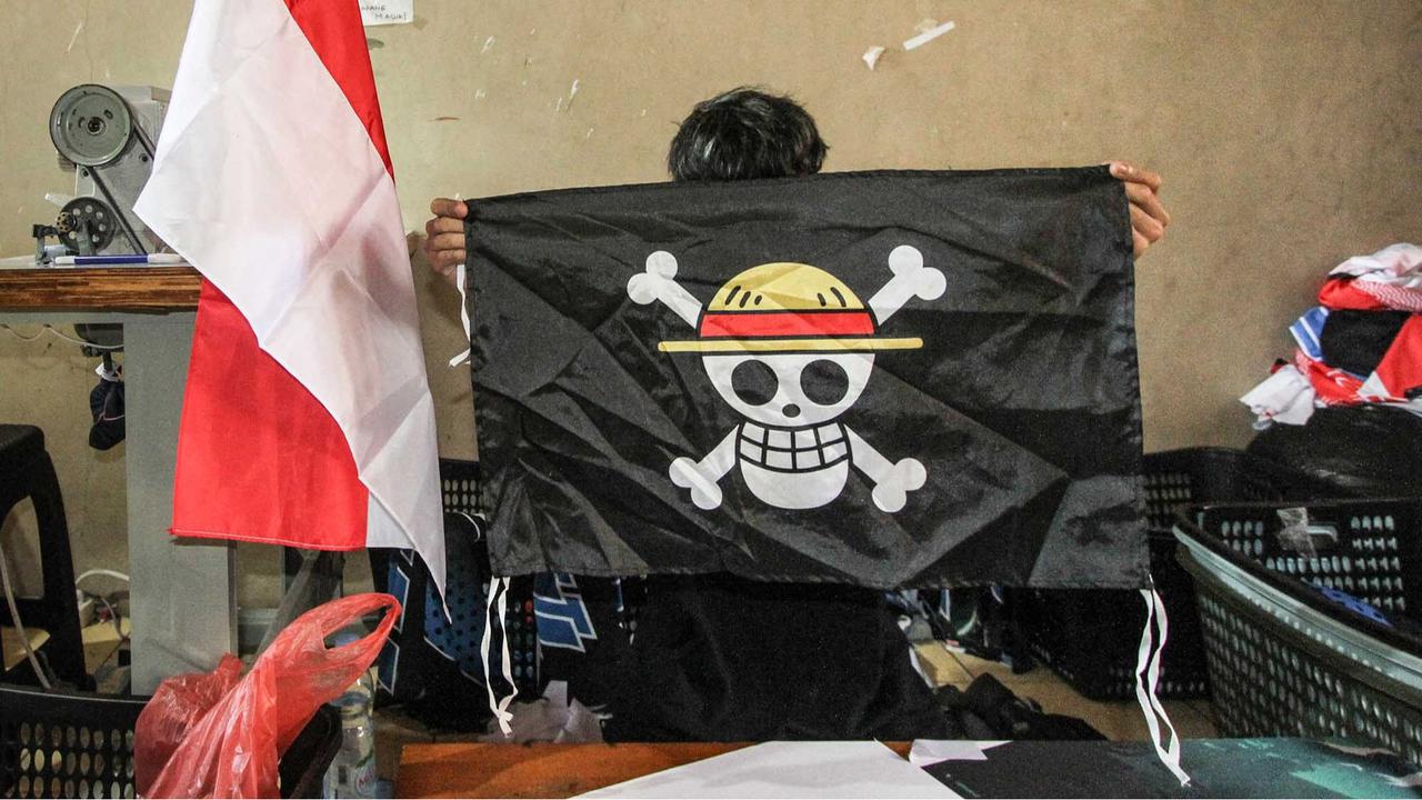 FOTO: Ketika Bendera Bajak Laut One Piece Berkibar di Solo Menjelang 17 Agustus