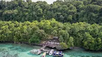 Suasana asri Pulau Kakaban lokasi danau tempat ubur-ubur tanpa sengat. (dok. Biro Komunikasi Publik Kemenparekraf)