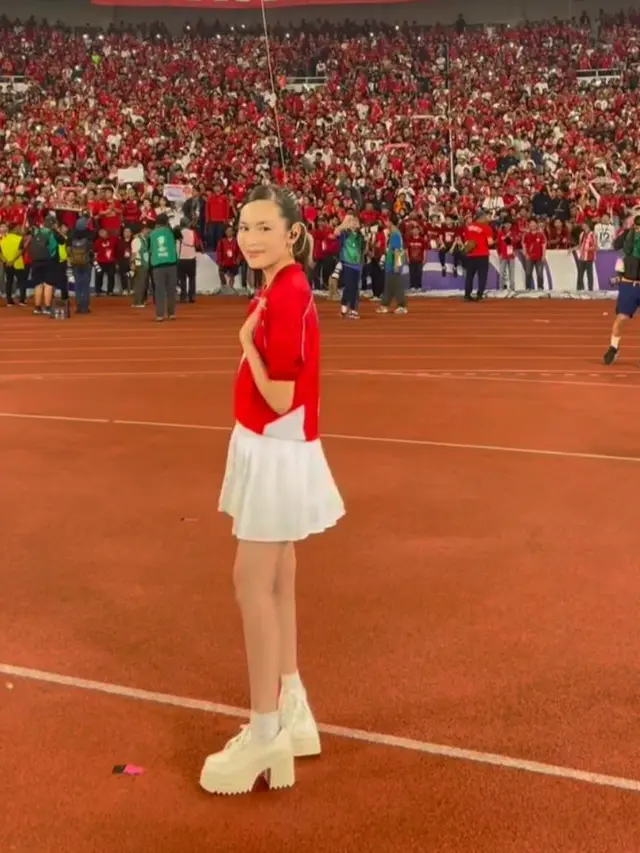 Potret Shanna Shannon Tampil Stylish Saat Tutup Kemenangan Indonesia atas China  dengan Lagu Tanah Airku