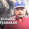 Pabrik yang sekaligus gudang pengolahan ban bekas di Mojokerto, Jawa Timur, hangus terbakar. Tidak hanya ban bekas, kobaran api juga membakar mesin dan forklift di dalam gudang.