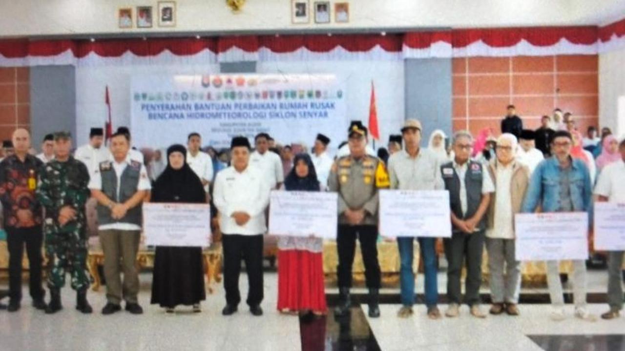 Bantuan Perbaikan Rumah Agam: Rp2,47 Miliar Disalurkan untuk Korban Bencana Hidrometeorologi