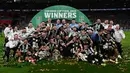 Para pemain Newcastle United merayakan gelar juara Piala Liga Inggris atau Carabao Cup 2025 usai mengalahkan Liverpool di Stadion Wembley, London pada 16 Maret 2025. (Glyn KIRK/AFP)