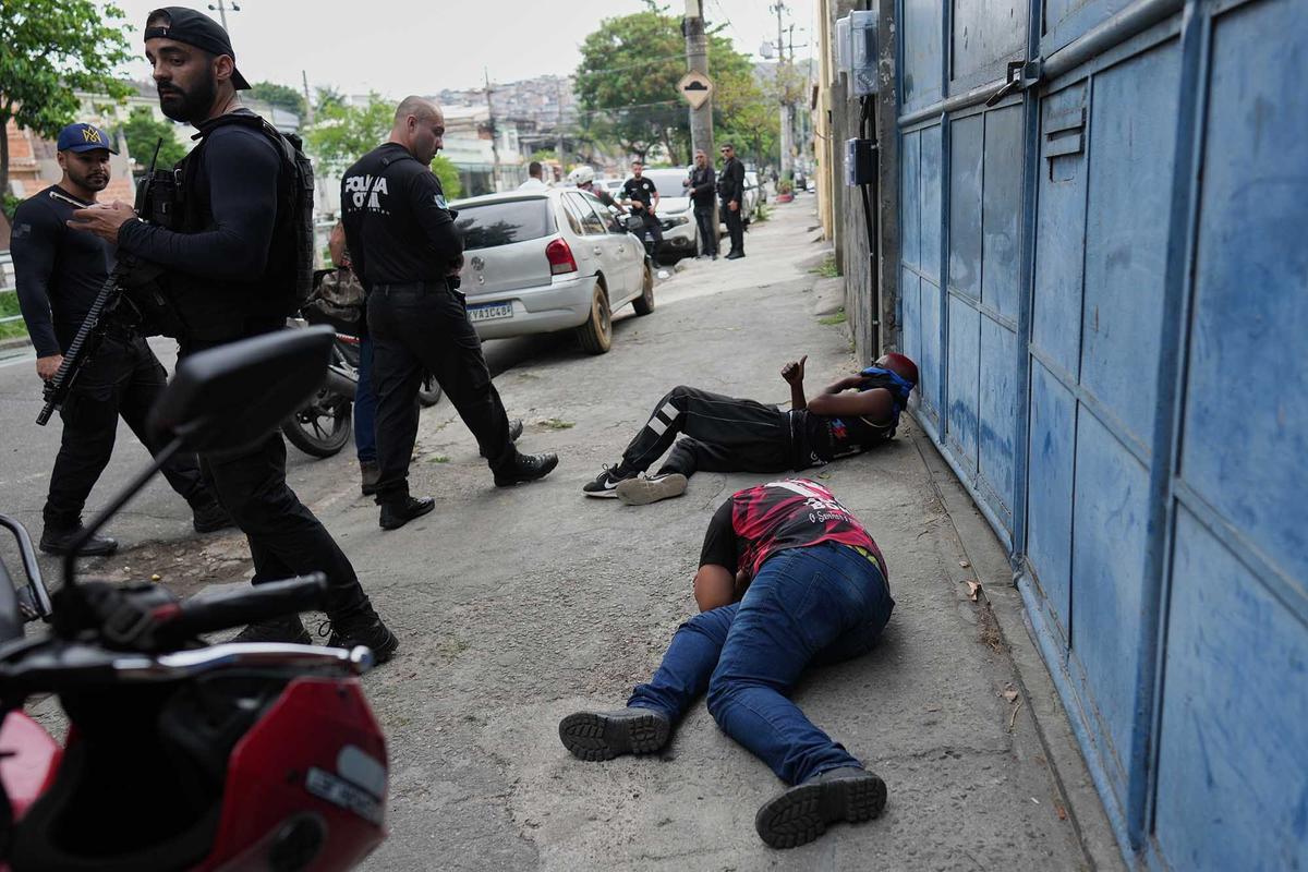 FOTO: Operasi Polisi Paling Mematikan Brasil,  64 Tewas dalam Perang Melawan Geng Narkoba