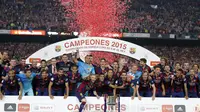 JUARA - Barcelona berhasil menjadi juara Copa del Rey musim ini setelah mengalahkan Athletic Bilbao 3-1 di final. (AP Photo/Emilio Morenatti)