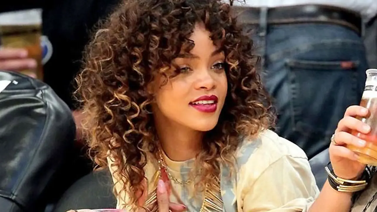 rihanna-131002c.jpg