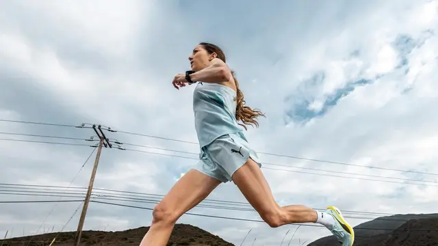 Bikin Outfit Lebih Menarik dengan Sentuhan Sporty