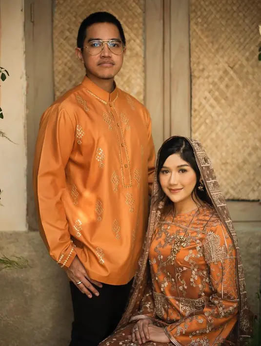 Erina Gudono dan Kaesang Pangarep menyiapkan baju Lebaran nuansa orange. [Foto: @erinagudono]