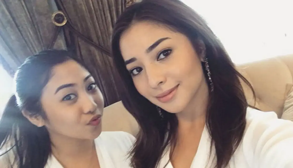 “I wish you a very joyful and peacefull day, dearest all fellow muslim everywhere. Happy Eid Mubarak 1438 H. Minal Aidin Wal Faidzin. Taqabalallahu Minna Wa Minkum 🙏🏻,” tulis Niki di bagian akhir. (Instagram/Nikitawillyofficial94)