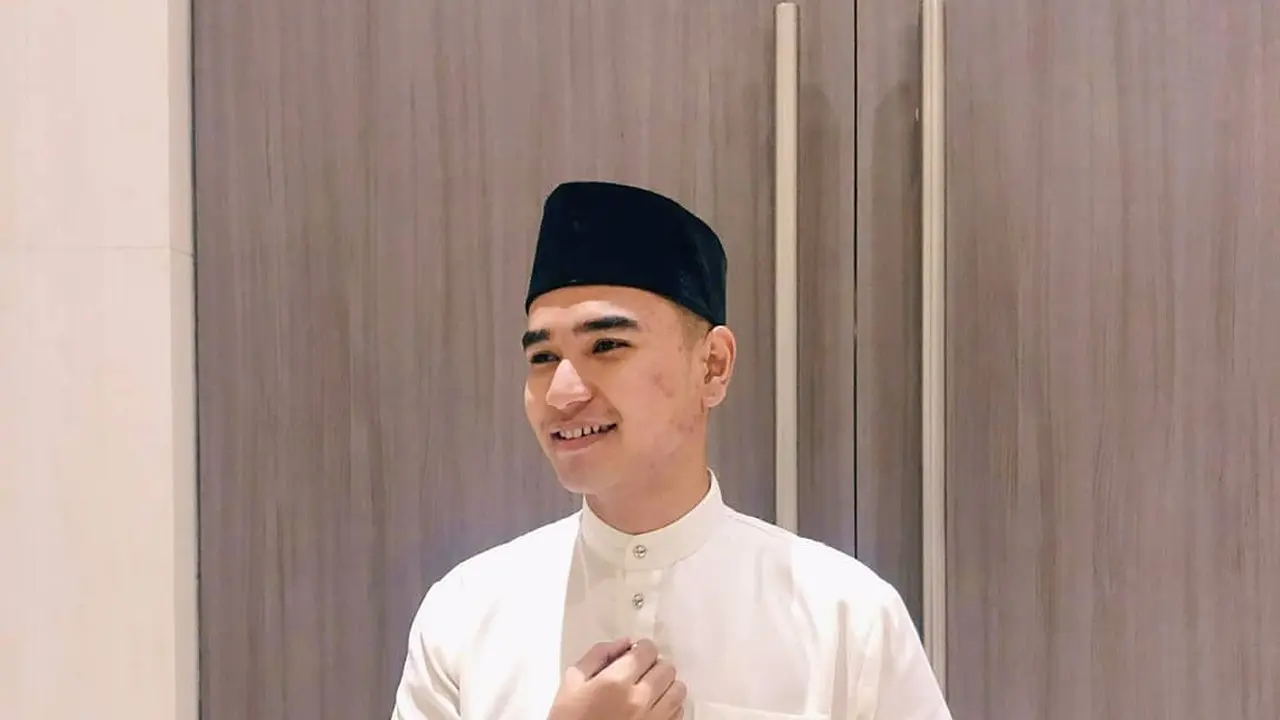 7 Gaya Hari Putra LIDA 2020 Saat Pakai Busana Adat Ini Keren