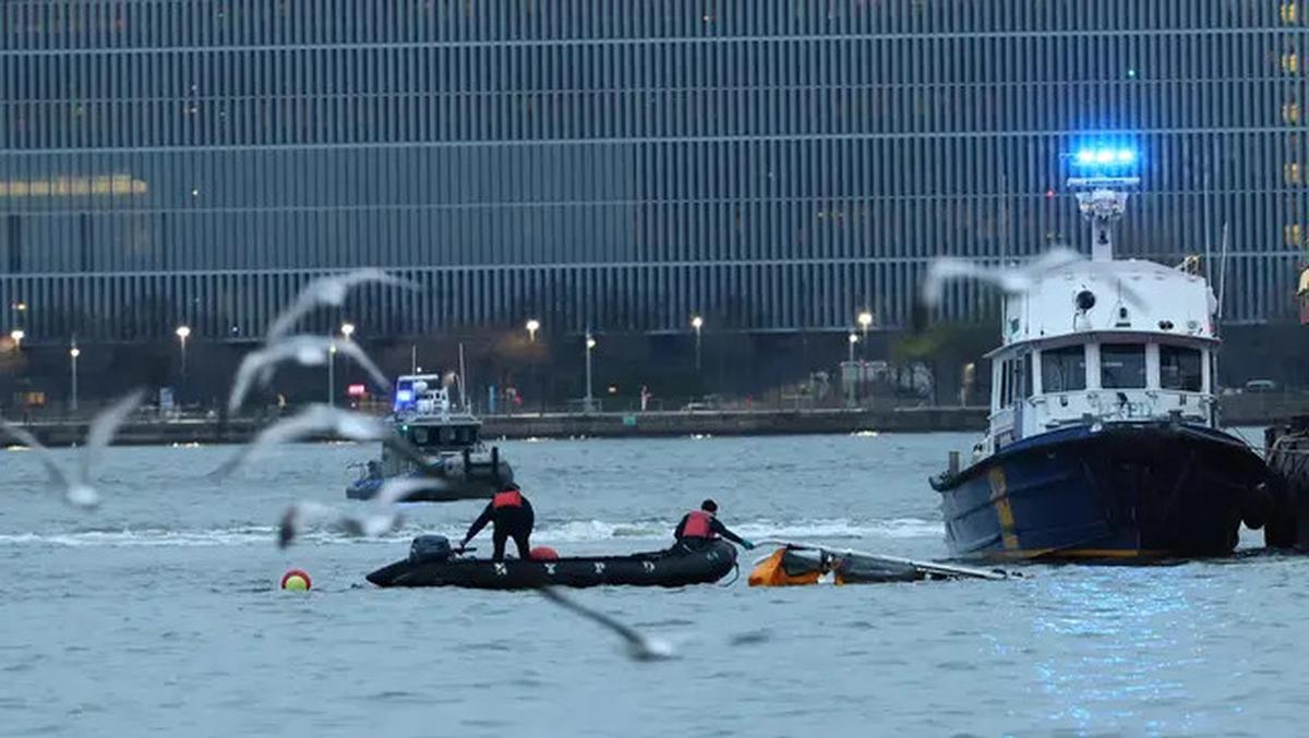 Pencarian Korban Kecelakaan Helikopter di Sungai Hudson Terus Diupayakan