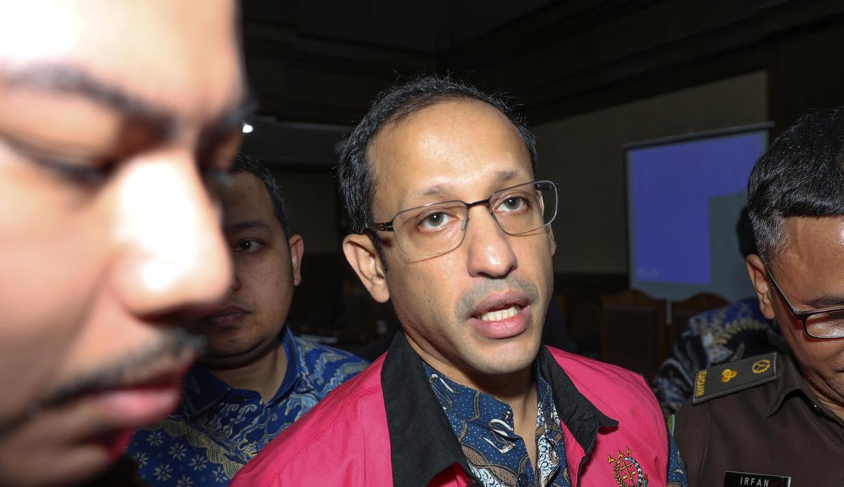 Sebagai informasi, Nadiem Makarim didakwa melakukan perbuatan korupsi bersama tiga terdakwa lainnya, termasuk mantan konsultan teknologi, Ibrahim Arief, dengan tuduhan pengadaan perangkat pendidikan yang tidak sesuai prosedur. Tampak dalam foto, mantan Menteri Pendidikan, Kebudayaan, Riset, dan Teknologi (Mendikbudristek), Nadiem Makarim, usai mengikuti sidang lanjutan di Pengadilan Tindak Pidana Korupsi (Tipikor) Jakarta, Senin (11/5/2026). (merdeka.com/Arie Basuki)