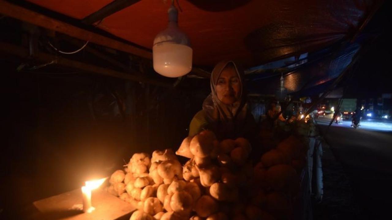 Praktisi Hukum: PLN Wajib Beri Kompensasi Blackout Sumatera Akibat Pemadaman Listrik