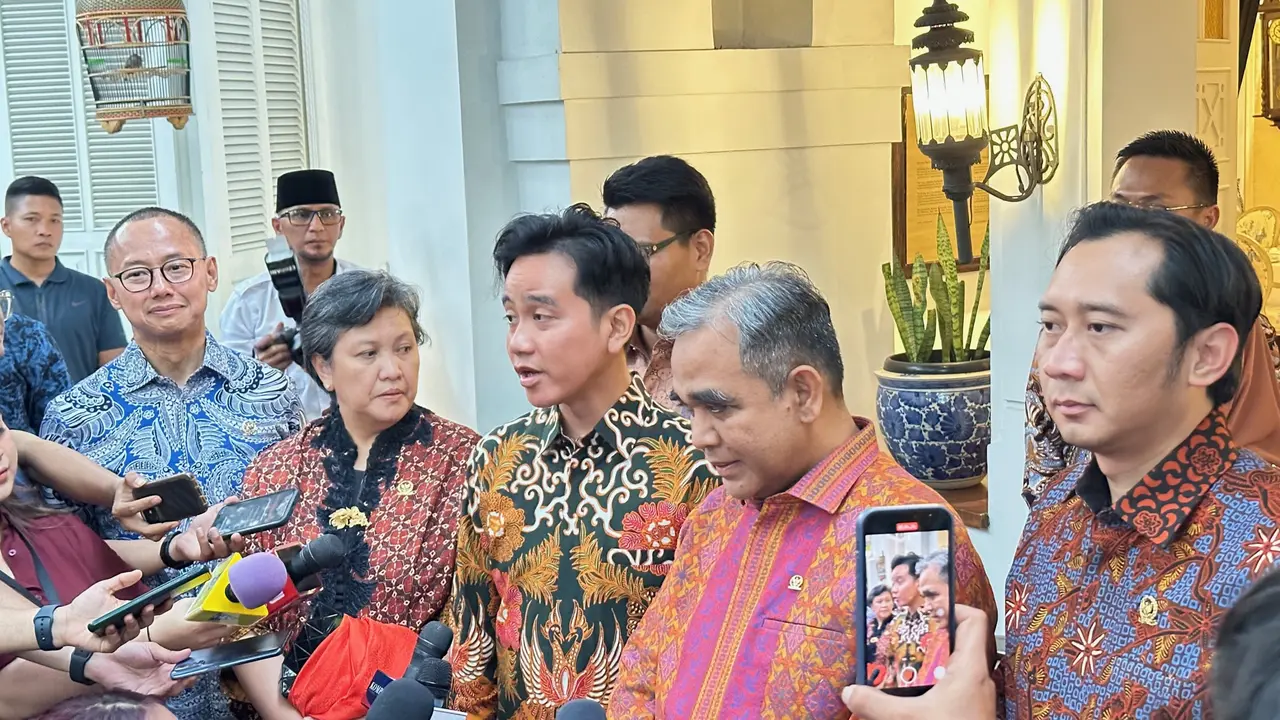 Wakil Presiden Terpilih Gibran Rakabuming Raka usai menerima Pimpinan MPR RI di Menteng, Jakarta Pusat.
