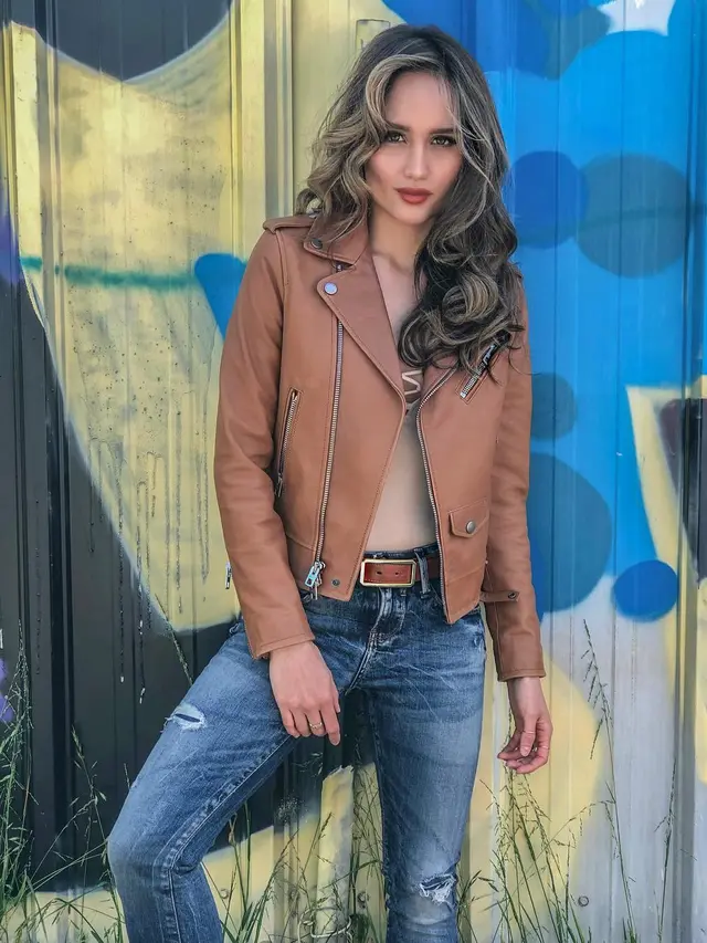 [Bintang] Cinta Laura