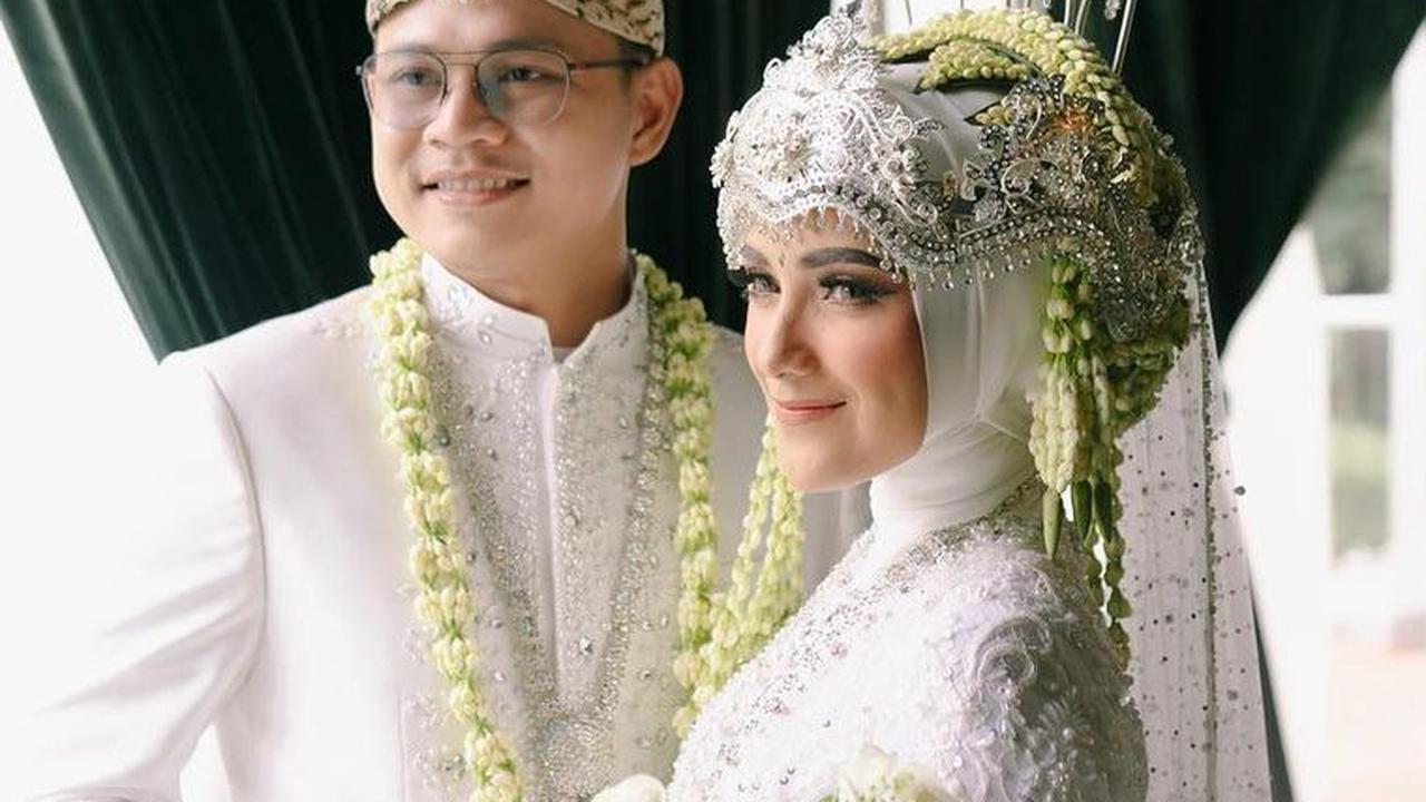 Kabar bahagia datang ketika Nadya menikah lagi dengan Iqbal Fitrah Rosadi pada Jumat, 24 November 2023.