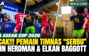 Kocak! Pemain Timnas Indonesia “Serbu” John Herdman dan Elkan Baggott di Ruang Konferensi Pers FIFA ASEAN Cup 2026