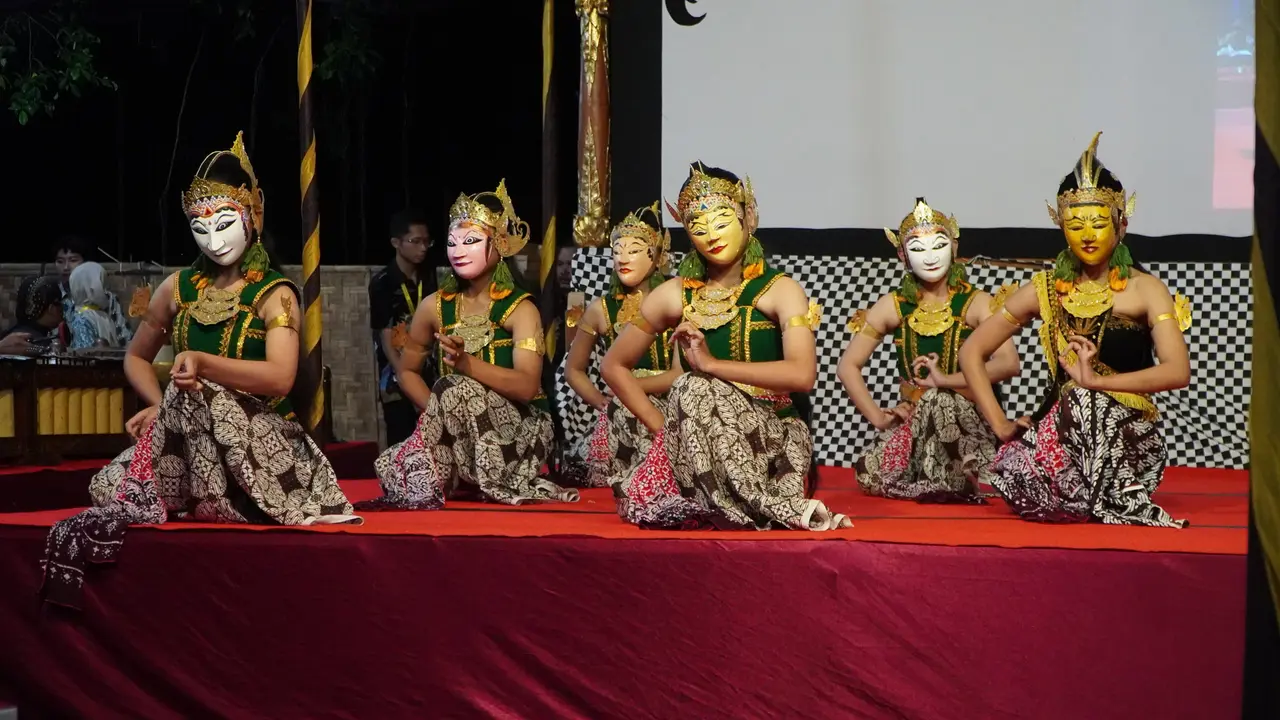 Pentas Wayang Topeng Duwet