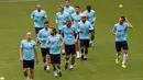 Pemain Manchester United, Daley Blind (3kiri) ikut berlatih bersama timnas Belanda di Stade de France stadium, Saint Denis, (30/8/2017). Belanda akan melawan Prancis pada kualifikasi grup A Piala Dunia 2018. (AP/Christophe Ena)