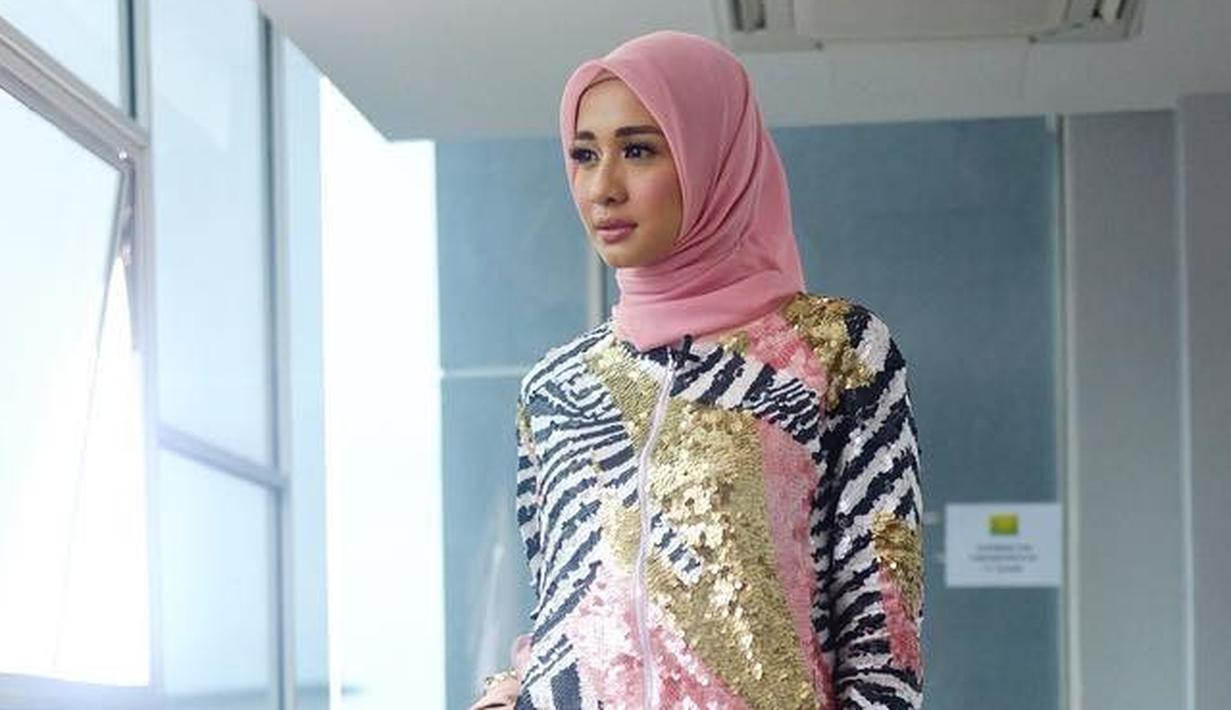 Tiru Model Hijab Square Ala Laudya Cynthia Bella Yang Modis Banget
