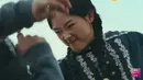 Lee Yoo Mi berperan sebagai sepupu kedua Do Bong Soon yang bernama Gang Nam Soon, seorang yang eksentrik dan lincah dengan kekuatan luar biasa yang terbang dari Mongolia untuk mencari orangtuanya. (Foto: JTBC/ via Soompi)