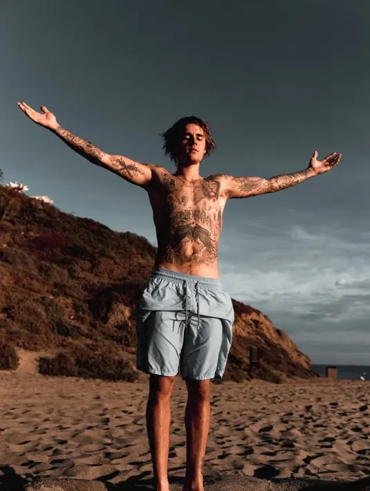 Dalam sebuah unggahan di Instagram, Justin mengaku menghabiskan 100 jam lebih untuk membuat semua tatonya. (instagram/justinbieber)