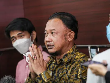 Komisioner Komnas HAM, Choirul Anam memberikan keterangan terkait kasus dugaan pembunuhan Brigadir Nofriyansah Yoshua Hutabarat atau Brigadir J, di kantornya, Menteng, Jakarta Pusat, Kamis (11/8/2022).  Choirul Anam menyatakan ada indikasi pelanggaran HAM dalam kasus pembunuhan Brigadir Yosua Hutabarat atau Brigadir J. (Liputan6.com/Faizal Fanani)